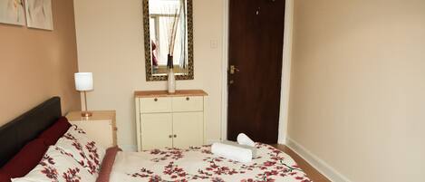 3 bedrooms, iron/ironing board