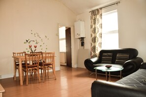 TV - Cosy apartment 10 mins walking from Broad Street (BIRMINGHAM)