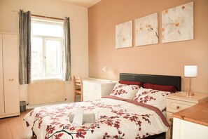 3 Schlafzimmer, Bügeleisen/Bügelbrett