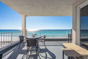 Outdoor dining - Inn at Crystal Beach 505 * July Early Booking Discounts (Destin)