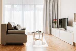 Duplex, vista para a cidade | Cortinas blackout, quartos à prova de som, Wi-Fi de cortesia