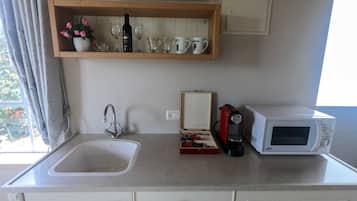 Deluxe Apartment, 1 Queen Bed | Private kitchenette | Fridge, microwave, espresso maker, coffee/tea maker