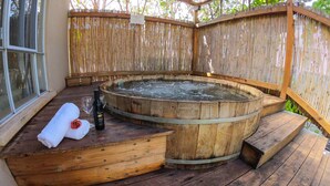 Căn hộ Deluxe, 1 giường cỡ queen | Bồn tắm spa riêng
