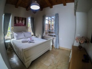 Leilighet – deluxe, 1 queensize-seng | 1 soverom, sengetøy av topp kvalitet og senger med overmadrass