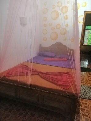Blackout drapes, free WiFi, bed sheets