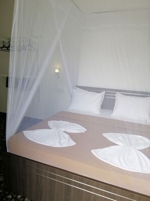 Basic Double Room with Garden View | Verdunkelungsvorhänge, kostenloses WLAN, Bettwäsche