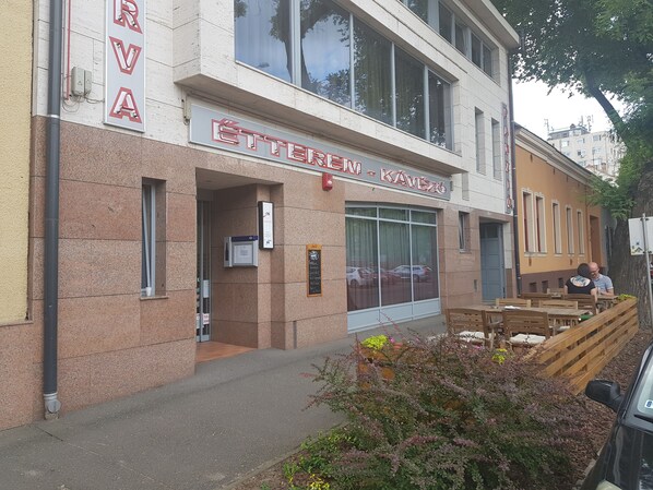 Mặt tiền nơi lưu trú