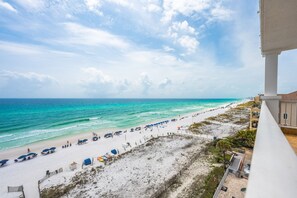 On the beach - Inn at Crystal Beach 607 * July Early Booking Discounts (Destin)