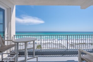 Property grounds - Inn at Crystal Beach 510 * Gulf Front with Beach Chair Set. Onsite dining! (Destin)