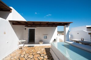 Villa, 4 Bedrooms | Terrace/patio