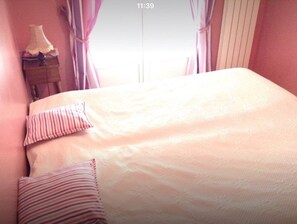 6 bedrooms - VILLA WITH GARDEN AND CLOSED SWIMMING POOL (Poulx)