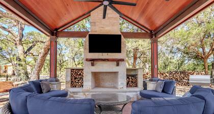 Texas Sage I Cabin close to the Square!