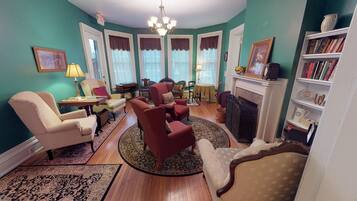 Smart TV, fireplace, DVD player, books
