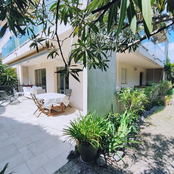 Outdoor dining - 2 room garden level, large terrace - Swimming pool (Vence)