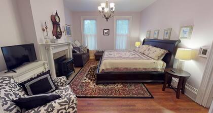 Hyde House Lilac Suite near Hocking Hills, Ohio University, Athens & Logan