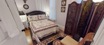Hyde House Lilac Suite near Hocking Hills, Ohio University, Athens & Logan