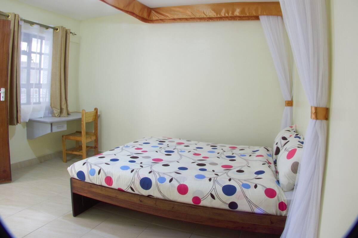 Deluxe Double Room, Non Smoking | Desk, WiFi (free), bed sheets