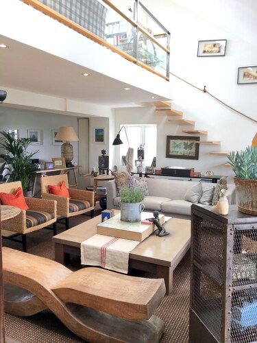 Penthouse Oasis in Prime London. Large, light, & stylish.