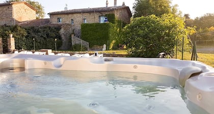 Piscine, jacuzzi, clim au milieu des vignes