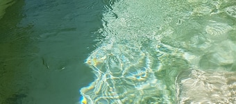 Restored former sheepfold, swimming pool/spa. Quiet, close to the sea and Spain