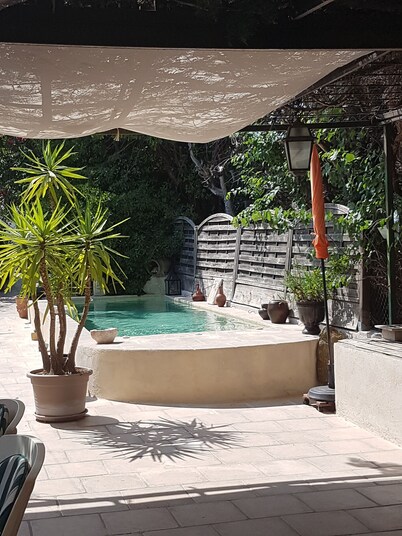 Restored former sheepfold, swimming pool/spa. Quiet, close to the sea and Spain