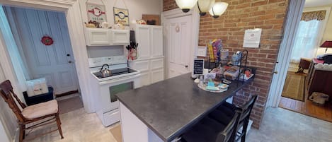 Coffee/tea maker, fridge, microwave, dishwasher