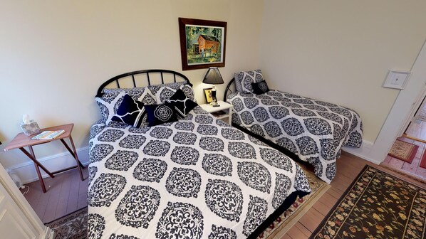 1 bedroom, iron/ironing board, WiFi (free), bed sheets