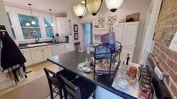 Fridge, microwave, dishwasher, coffee/tea maker