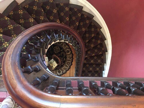 Hyde House Rose Garden Bed & Breakfast Hocking Hills Ohio between Logan & Athens