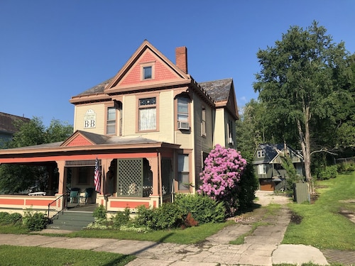Primrose Bed & Breakfast Hocking Hills Ohio Athens