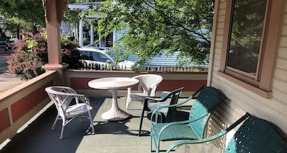 Primrose Garden Room Bed & Breakfast Hocking Hills Ohio between Logan and Athens