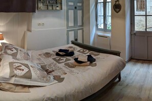 1 bedroom, iron/ironing board, WiFi, bed sheets - Apartment with private courtyard in the heart of Blois 2 (Blois)