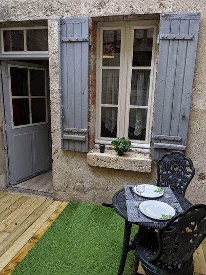 Amboise apartment with private courtyard in the heart of Blois 2