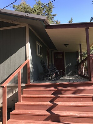 Exterior - Lake Texoma! Beautiful Cabin with Relaxing atmosphere!sleeps 5 (Gordonville)