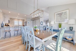 Dining - Amazing Water Views, Short Walk to Duck and Beach! (Duck)