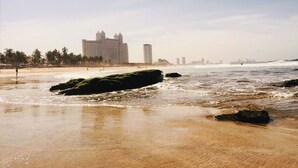 Ubicación cercana a la playa y 3 bares en la playa