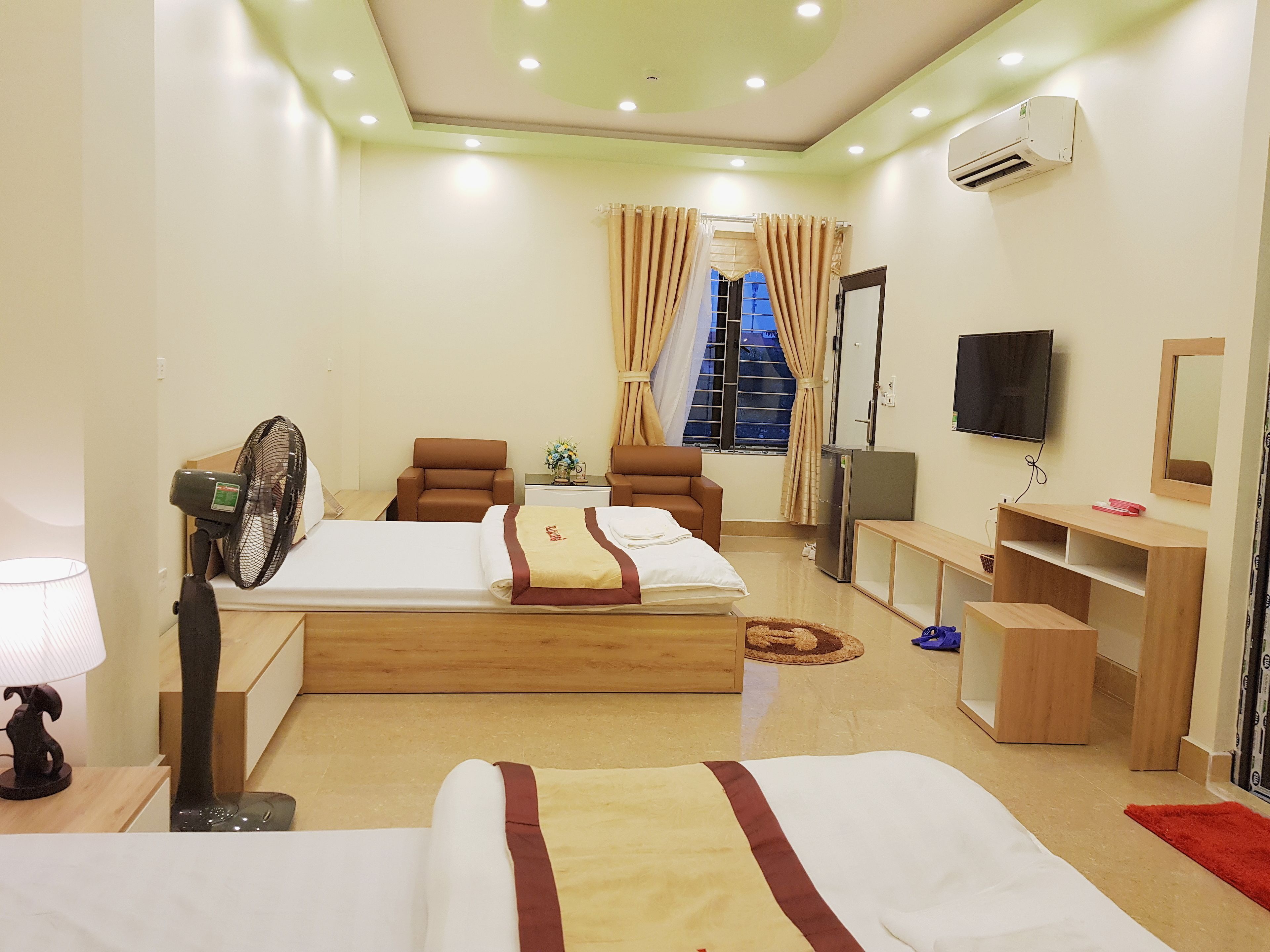 Minibar, desk, soundproofing, free WiFi