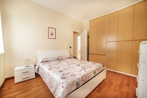 2 bedrooms, iron/ironing board, travel crib, free WiFi