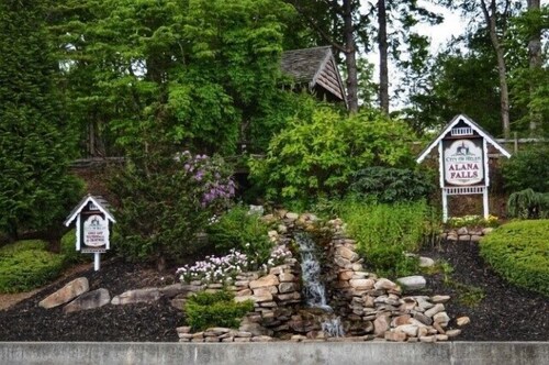 Wonderful Condo, Fish, play and enjoy the River in Helen!