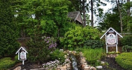 Wonderful Condo, Fish, play and enjoy the River in Helen!