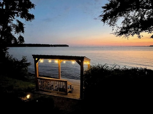 Nancy’s Touch, A Waterfront Paradise!