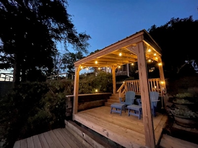 Nancy’s Touch, A Waterfront Paradise!