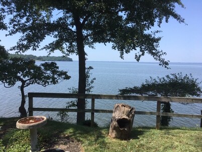 Nancy’s Touch, A Waterfront Paradise!