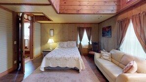 1 bedroom, iron/ironing board, free WiFi, bed sheets - Rustic Warm Queen Size Room in near Nelsonville Historic District, Hocking Hills (Nelsonville)