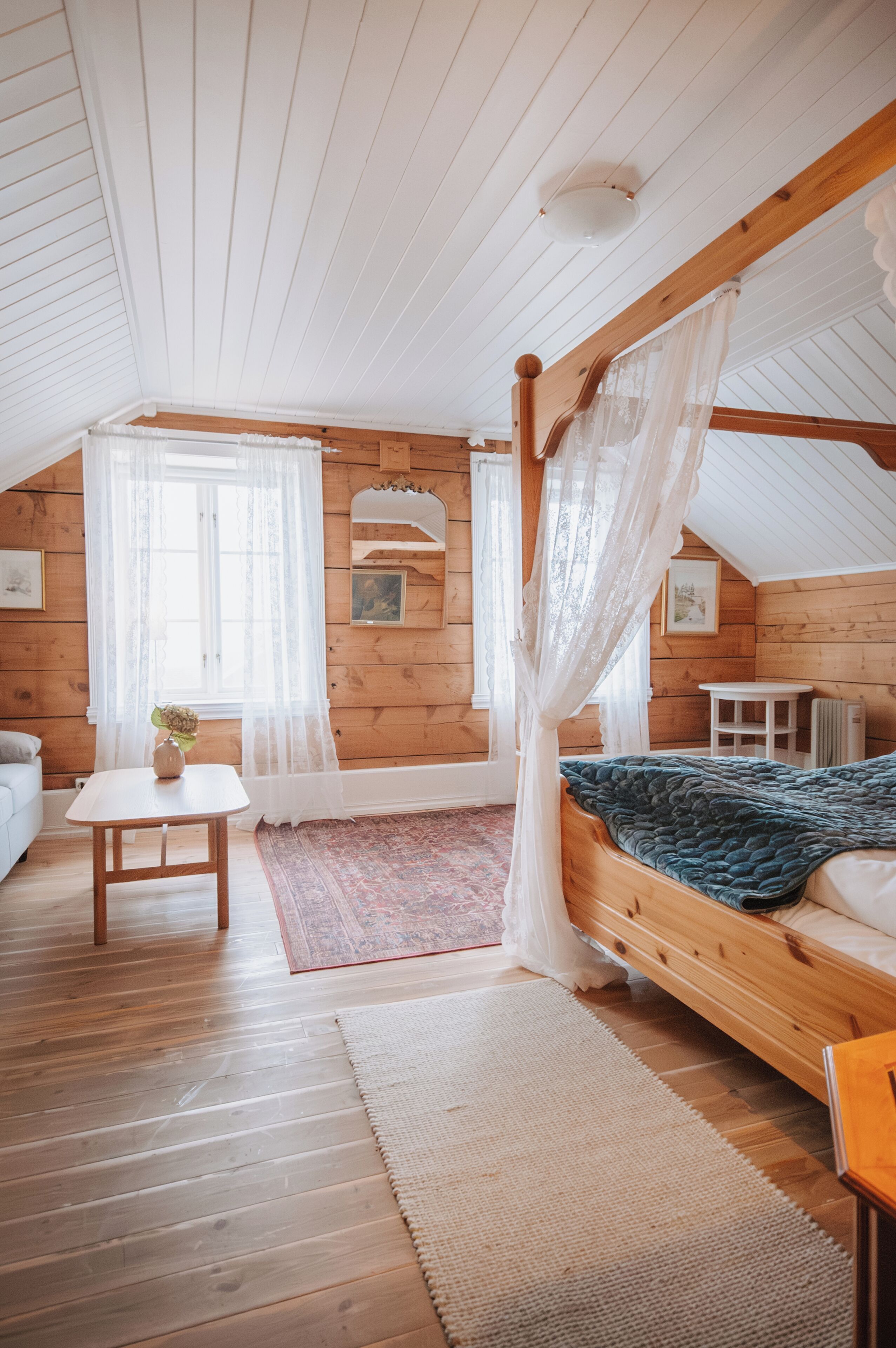 Deluxe Suite | 2 bedrooms, blackout drapes, soundproofing, free WiFi