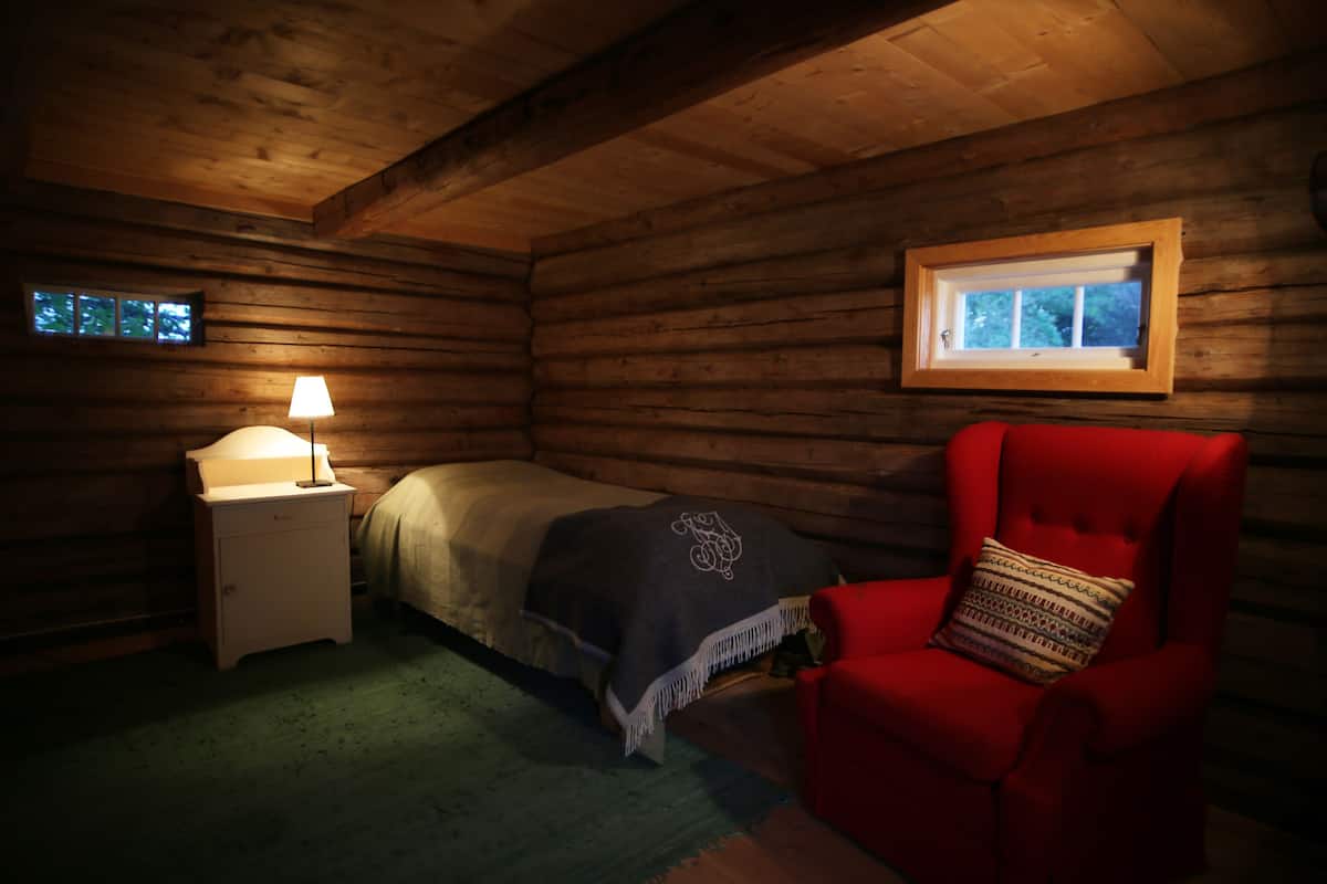 Single Room | 2 bedrooms, blackout curtains, soundproofing, free WiFi