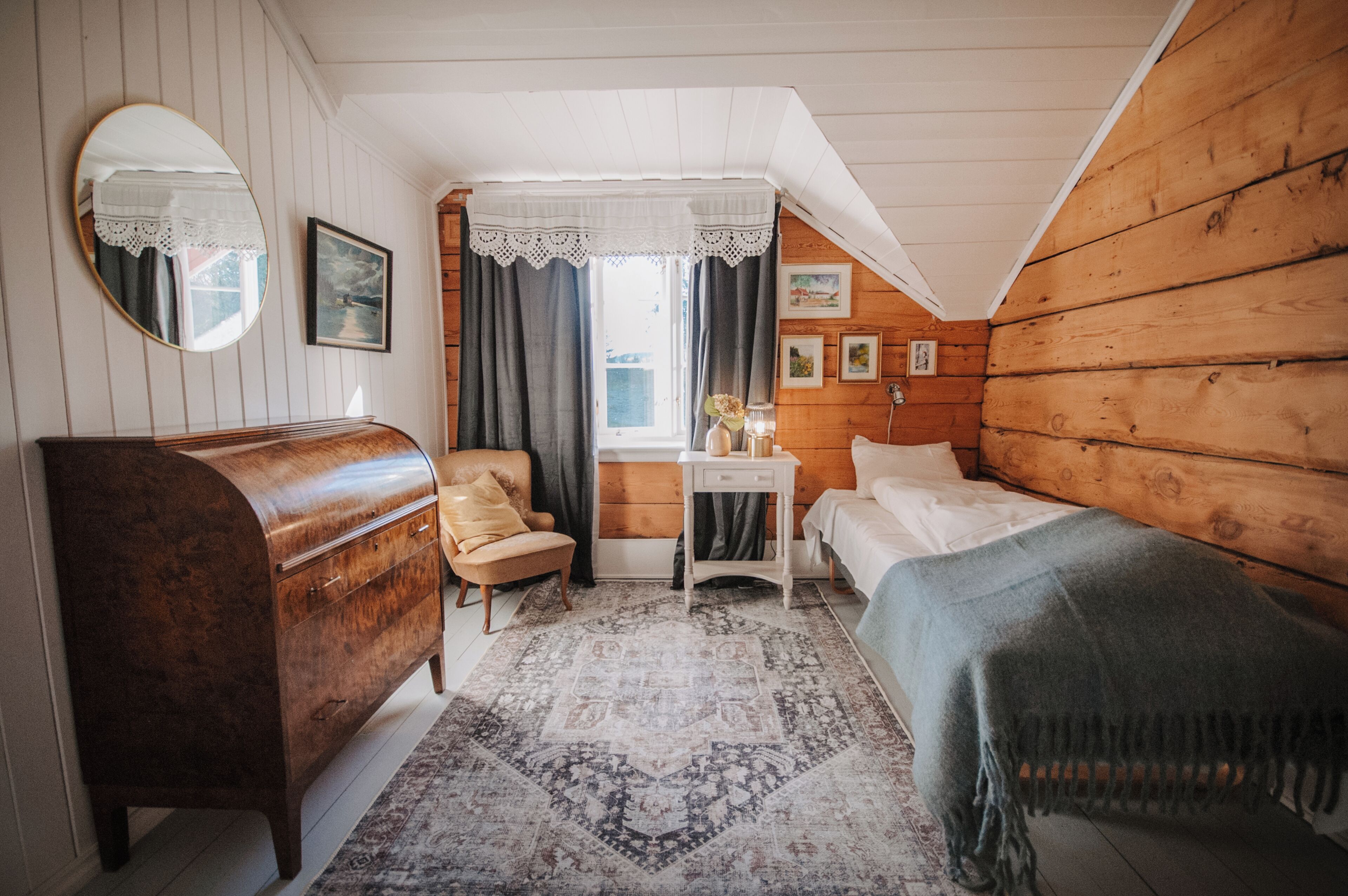 Single Room | 2 bedrooms, blackout drapes, soundproofing, free WiFi