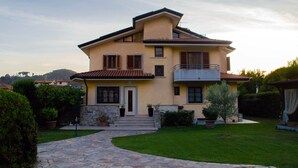 Front of property - La Stagione dell'Arte Bed and Breakfast (Massarosa)