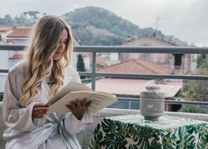 View from room - La Stagione dell'Arte Bed and Breakfast (Massarosa)