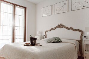 Premium bedding, down comforters, free WiFi, bed sheets - La Stagione dell'Arte Bed and Breakfast (Massarosa)